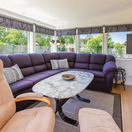 Three-bedroom In Holiday home